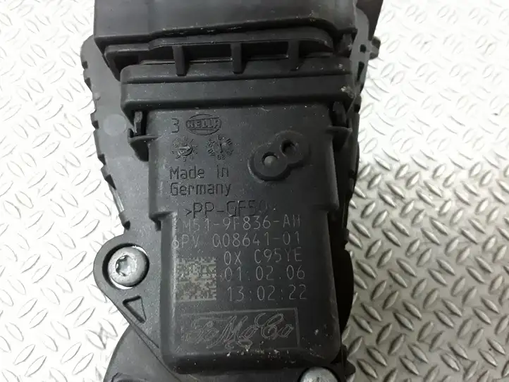 Volvo V50 (2004 - 2008) 4M519F836AH Педаль акселератора — фото 2