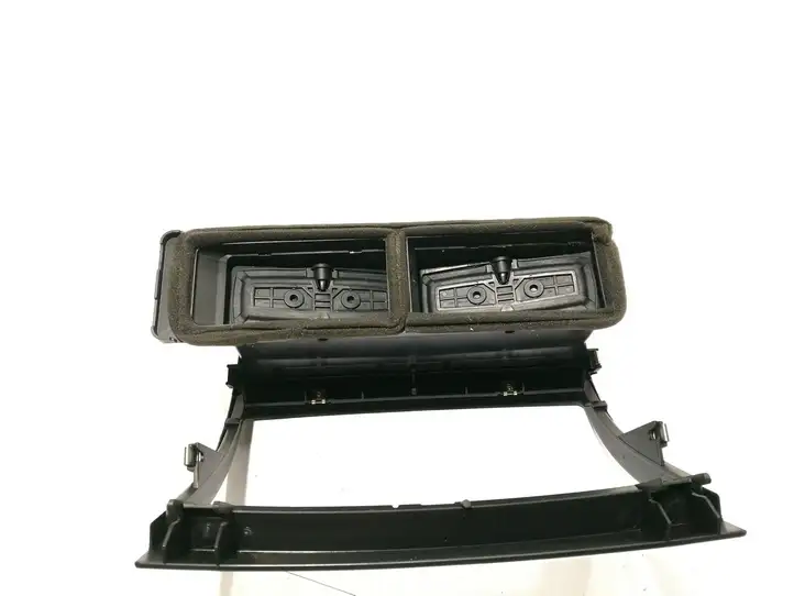 Volkswagen Touareg I (2002 - 2010) 7L6819727R Центральный воздушный дефлектор — фото 4
