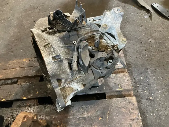 Volvo S40 (2007 - 2012)   Механическая коробка передач, 6 передач