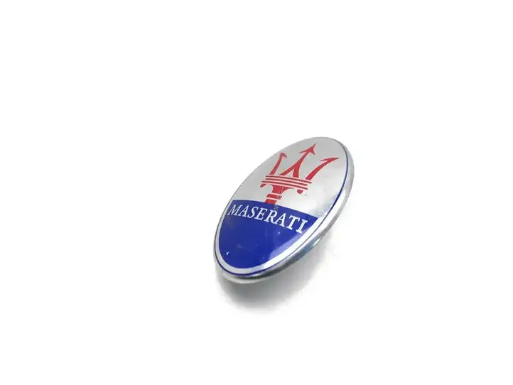 Maserati GranTurismo Эмблема модели — фото 3
