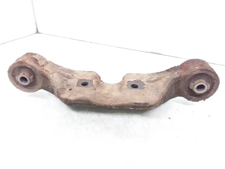 Subaru Outback (2003 - 2007) 41322AG010 Кронштейн заднего редуктора — фото 1