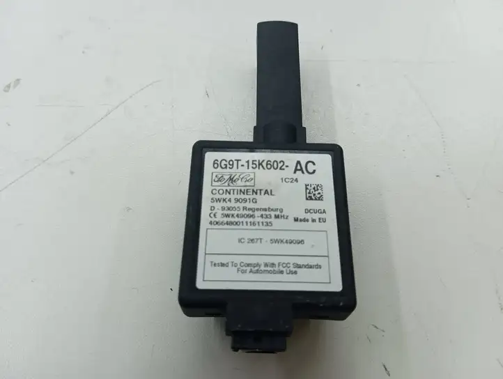 Ford Focus (2011 - 2015) 6G9T15K602AC Усилитель антенны — фото 1