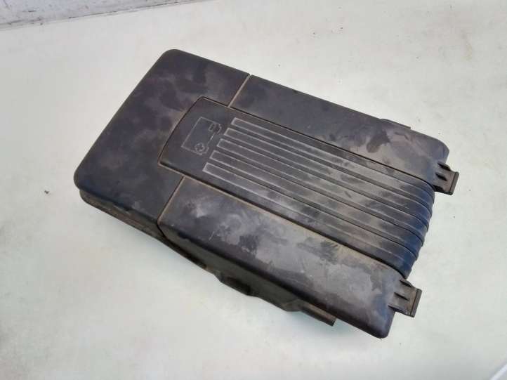 1K0915443A Volkswagen PASSAT B6 Dangtis akumuliatoriaus dėžės