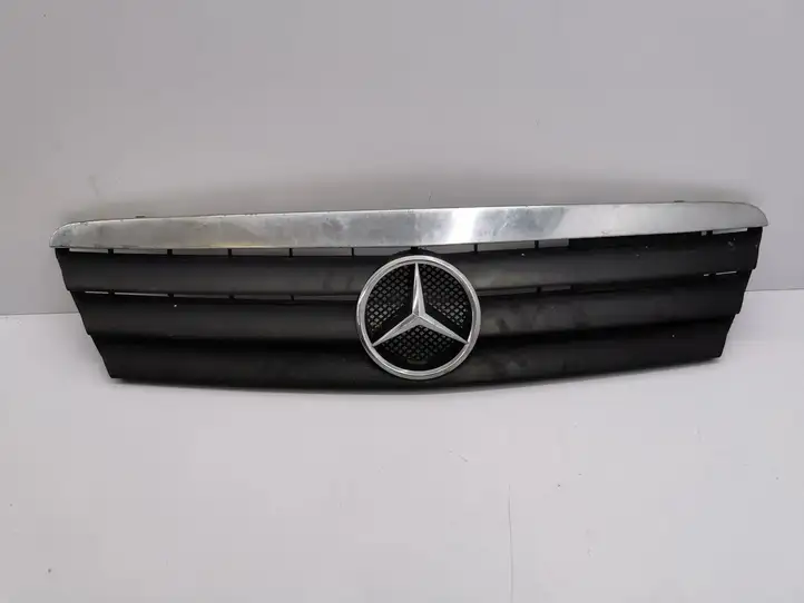 Mercedes-Benz A W168 (1997 - 2004) 1688800983 Верхняя решетка радиатора — фото 1