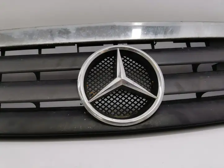 Mercedes-Benz A W168 (1997 - 2004) 1688800983 Верхняя решетка радиатора — фото 2