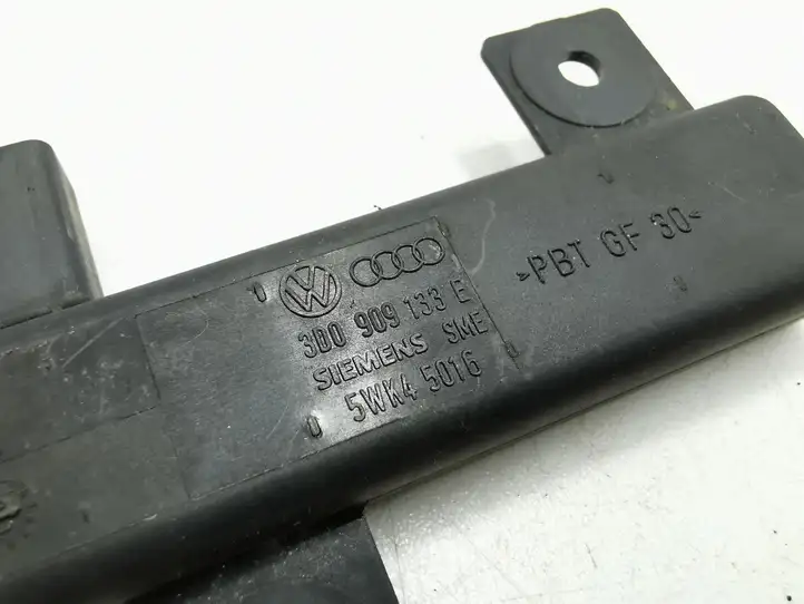 Audi A8 S8 D3 4E (2002 - 2005) 300909133E Антенна системы Keyless — фото 6