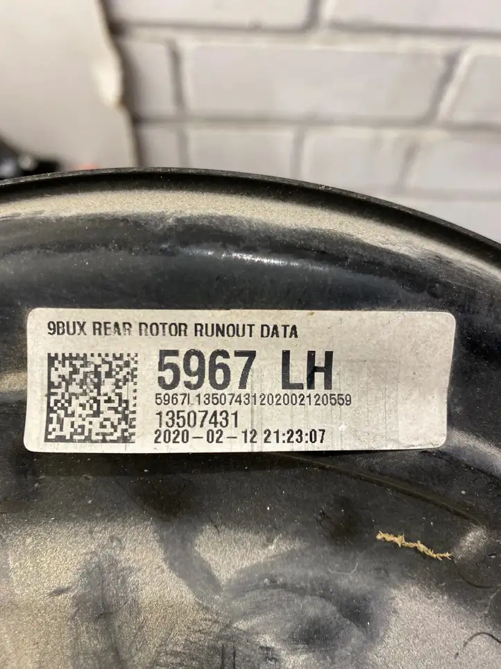 Buick Encore II (2019 - ) 13507431 Пыльник тормозного диска передний — фото 3