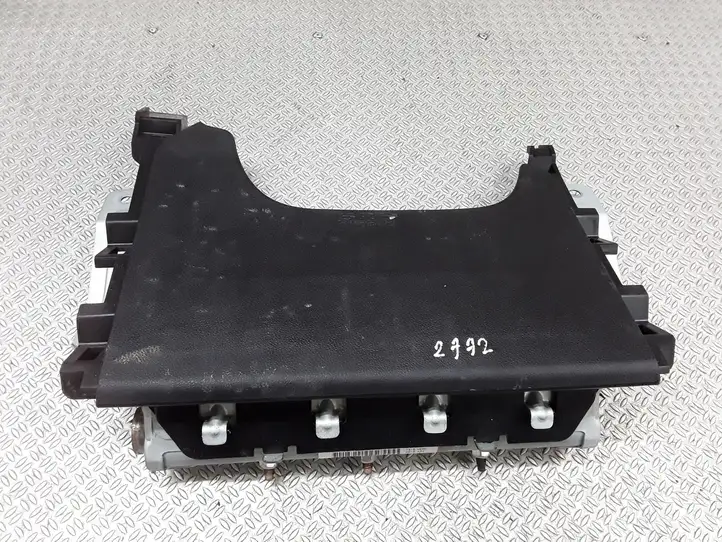 Mitsubishi ASX (2010 - 2016) 7030A242 Коленная подушка безопасности — фото 1