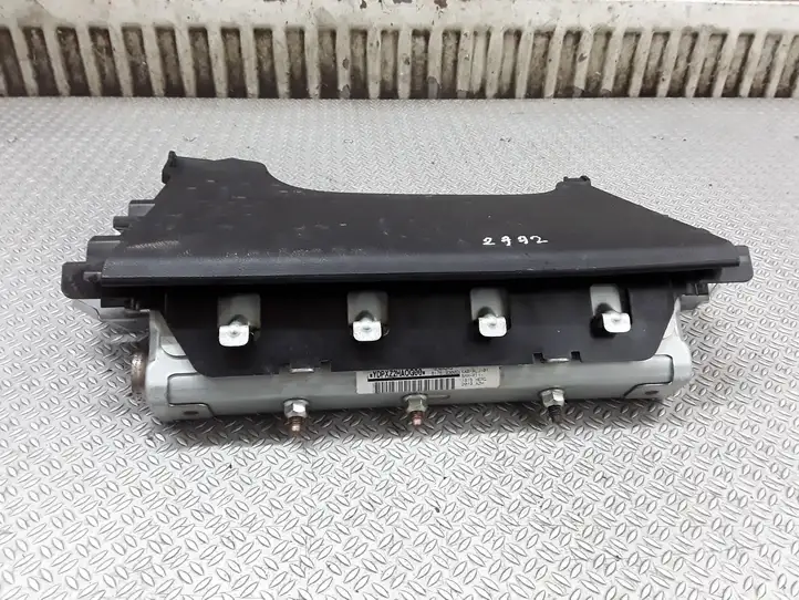 Mitsubishi ASX (2010 - 2016) 7030A242 Коленная подушка безопасности — фото 3
