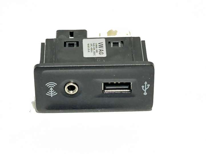 5G0035222C Volkswagen Golf VII USB jungtis