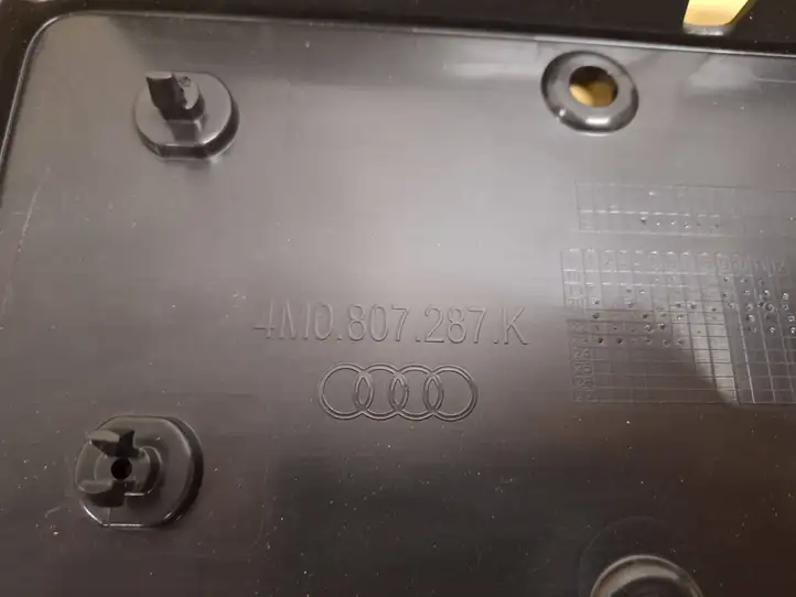 Audi Q7 4M (2015 - ) 4M0807287K9B9 Рамка номера — фото 4