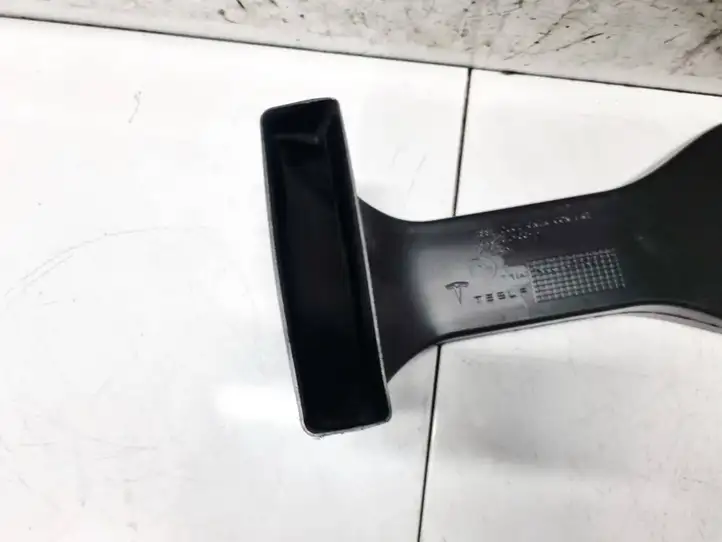 Tesla Model S (2012 - 2016) 100828100D Трубка подачи воздуха — фото 2