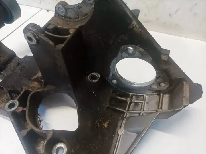 Seat Toledo II (1M) (1998 - 2006) 038903143h Кронштейн двигателя — фото 2