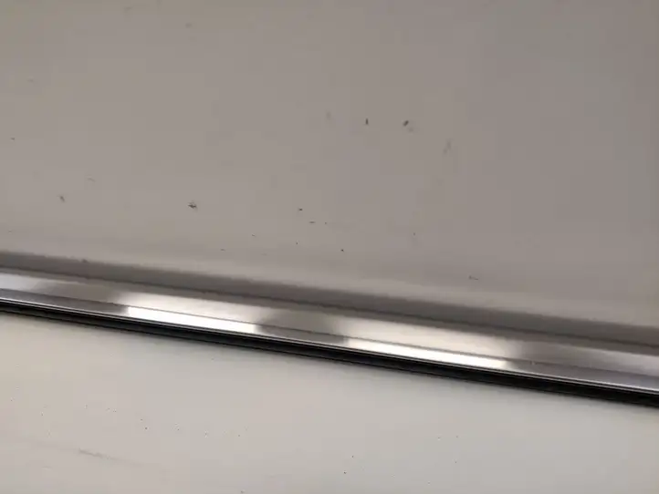 Chrysler Pacifica (2016 - ) Накладка стекла двери — фото 2
