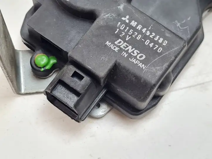 Mitsubishi Pajero (1999 - 2003) MR462380 Замок крышки багажника — фото 9
