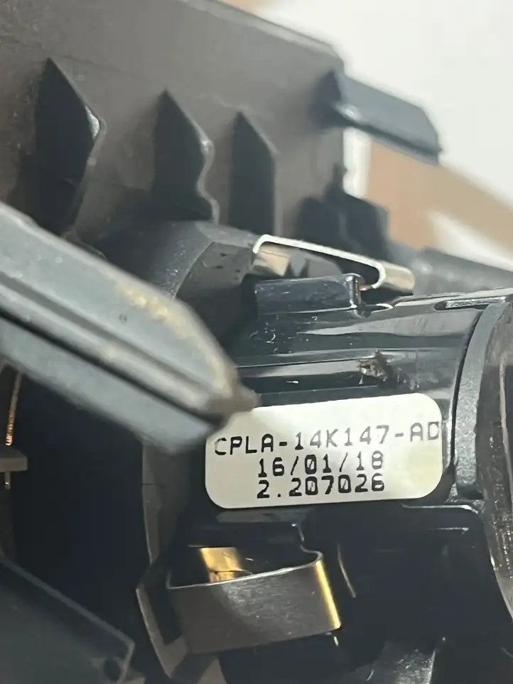 Land Rover Range Rover L405 (2012 - 2017) CPLA14K147AD Кнопка бардачка — фото 2