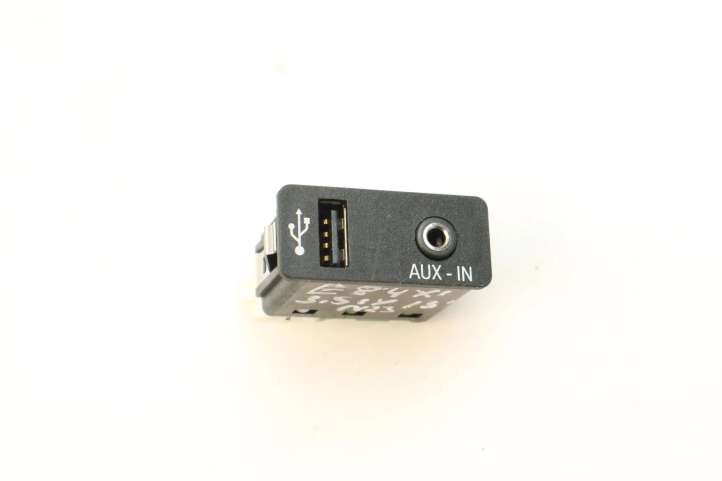 9241331 BMW X1 E84 USB jungtis