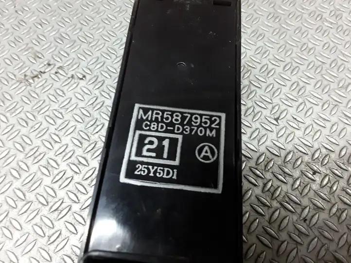 Mitsubishi L200 (2006 - 2014) MR587952 Кнопка стеклоподъемников — фото 2