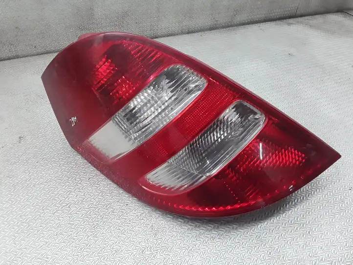 Mercedes-Benz A W169 (2004 - 2012) A1698200364L Задний фонарь в кузове — фото 1