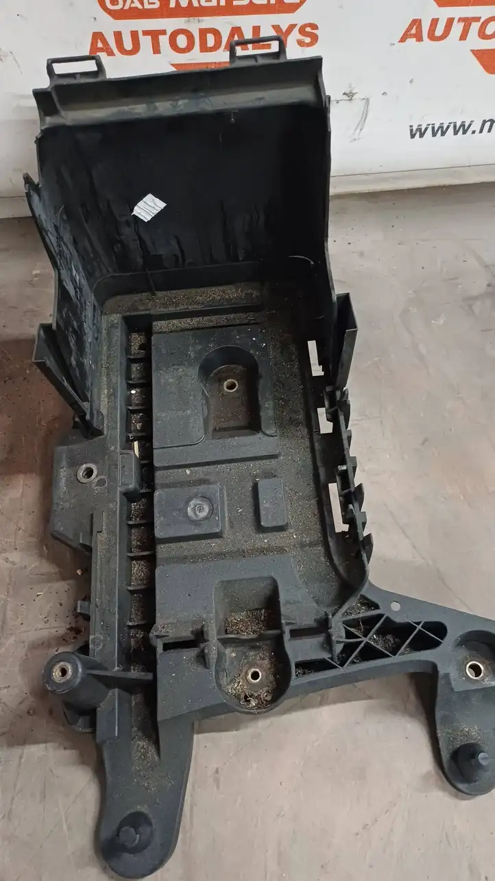 Volkswagen PASSAT B7 USA (2012 - 2016) 1K0915333 Крышка ящика аккумулятора — фото 2