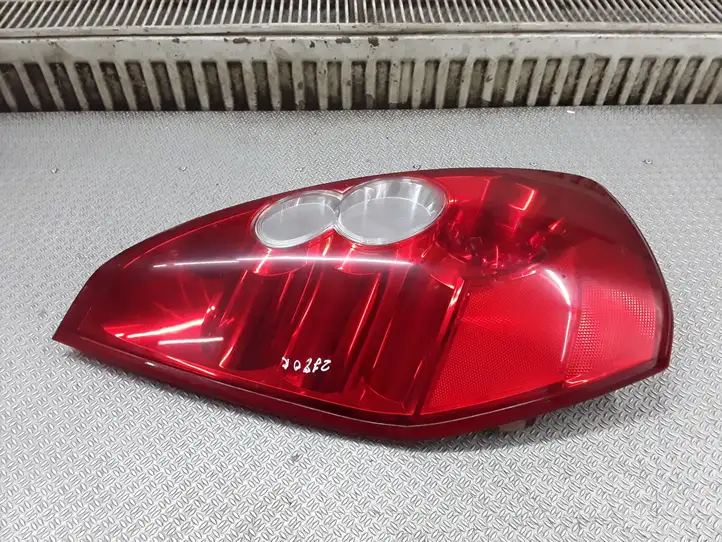 Mazda 5 (2005 - 2010) Задний фонарь в кузове — фото 4
