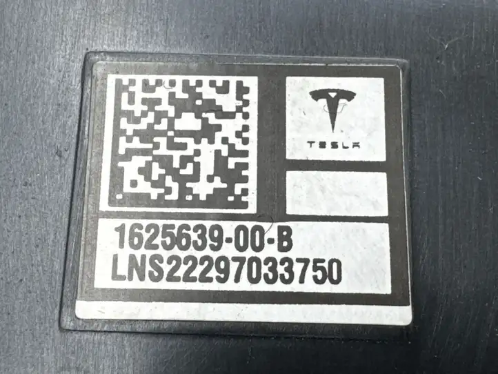Tesla Model Y (2019 - 2024) 149424100A Верхняя обшивка стойки B — фото 2