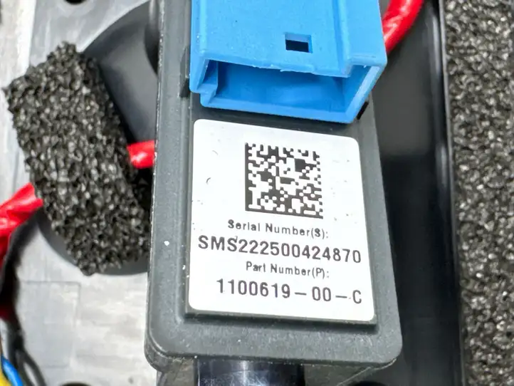 Tesla Model Y (2019 - 2024) 149424100A Верхняя обшивка стойки B — фото 4