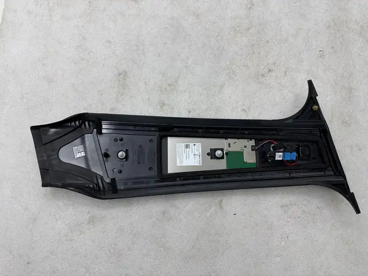 Tesla Model Y (2019 - 2024) 149424100A Верхняя обшивка стойки B — фото 10