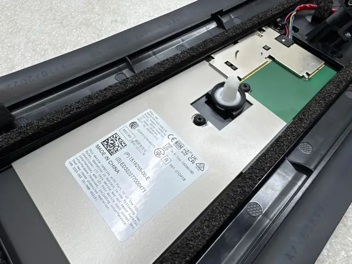Tesla Model Y (2019 - 2024) 149424100A Верхняя обшивка стойки B — фото 12