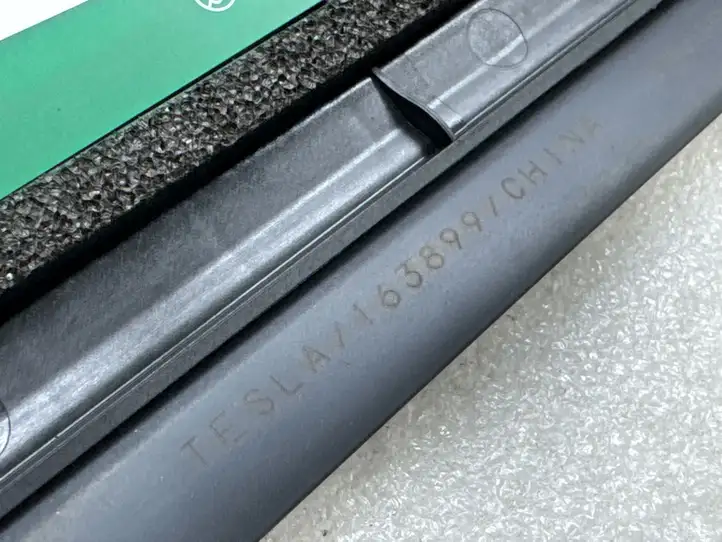 Tesla Model Y (2019 - 2024) 162563800B Верхняя обшивка стойки B — фото 3