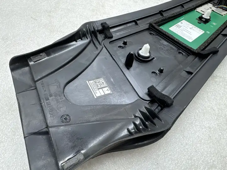 Tesla Model Y (2019 - 2024) 162563800B Верхняя обшивка стойки B — фото 11