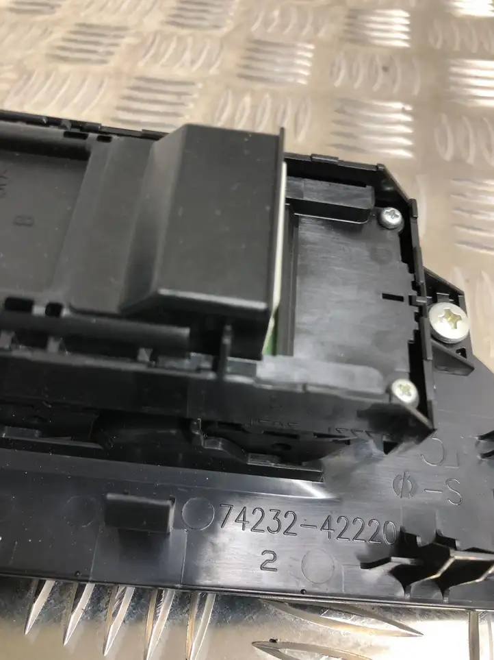Toyota RAV 4 (XA50) (2018 - ) 7423242220 Блок кнопок стеклоподъемников — фото 7