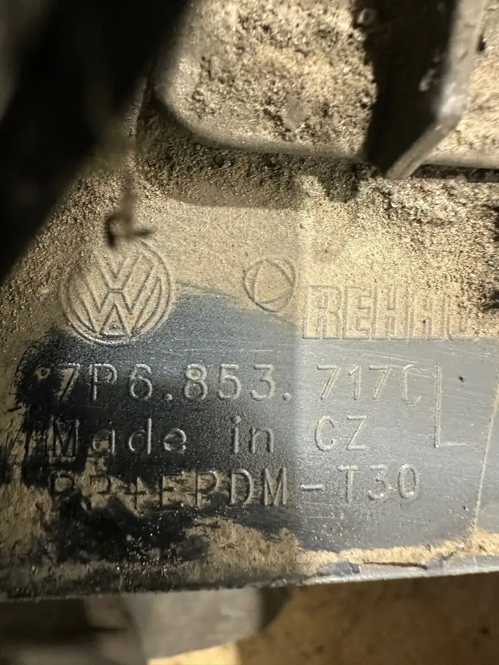 Volkswagen Touareg II (2010 - 2018) 7P6853717C Молдинг крыла — фото 6
