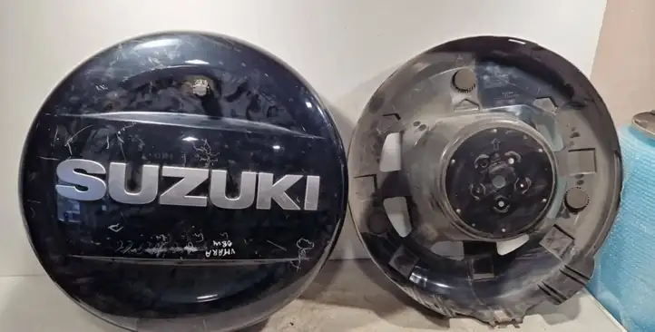 Suzuki Grand Vitara II (2008 - 2012) 7282165JTOA Обшивка ниши запасного колеса — фото 1