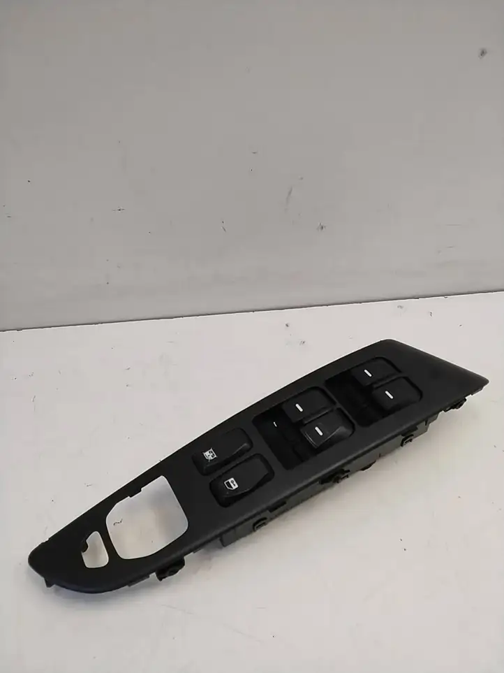 Hyundai ix35 (2009 - 2013) 3834901310 Кнопка стеклоподъемников — фото 1