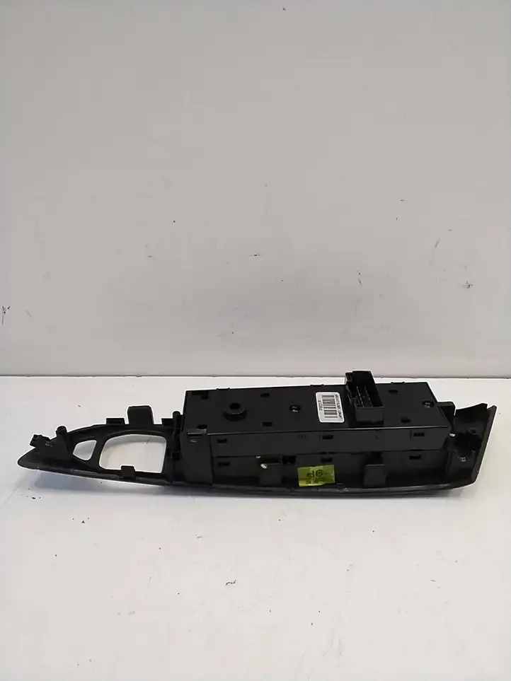 Hyundai ix35 (2009 - 2013) 3834901310 Кнопка стеклоподъемников — фото 3