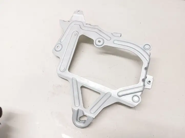 Mercedes-Benz CLA C117,X117,W117 (2013 - 2019) A1175451140 Кронштейн усилителя звука — фото 3