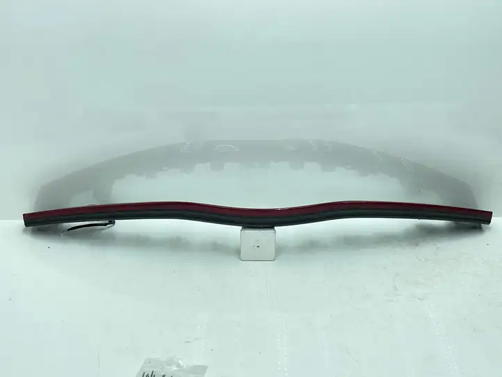 Toyota Prius Prime (2017 - ) 8100647041 Задний фонарь в крышке багажника — фото 1
