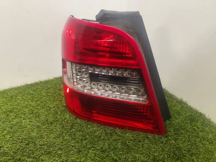 Mercedes-Benz GLK X204 (2008 - 2016) 2048202564 Задний фонарь в кузове — фото 1