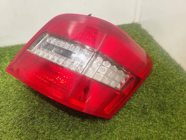 Mercedes-Benz GLK X204 (2008 - 2016) 2048202664 Задний фонарь в кузове — фото 4