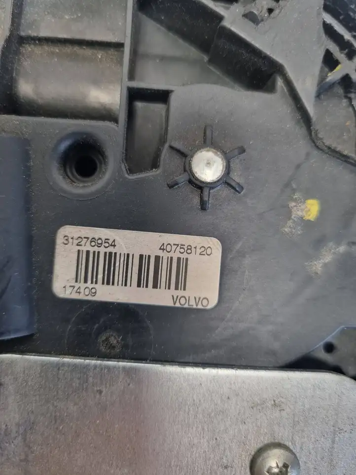 Volvo V70 (2007 - 2013) 31276954 Замок крышки багажника — фото 3