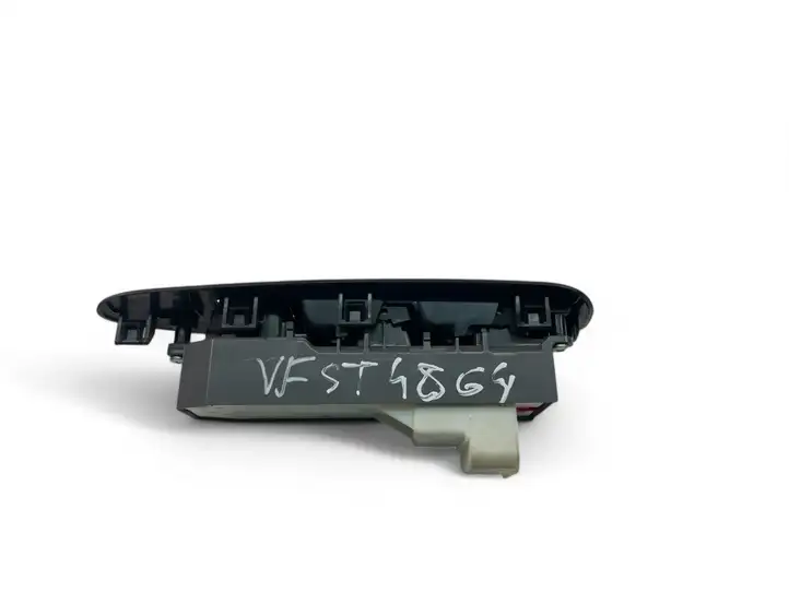 Toyota Auris 150 (2006 - 2012) 8482042190 Блок кнопок стеклоподъемников — фото 4
