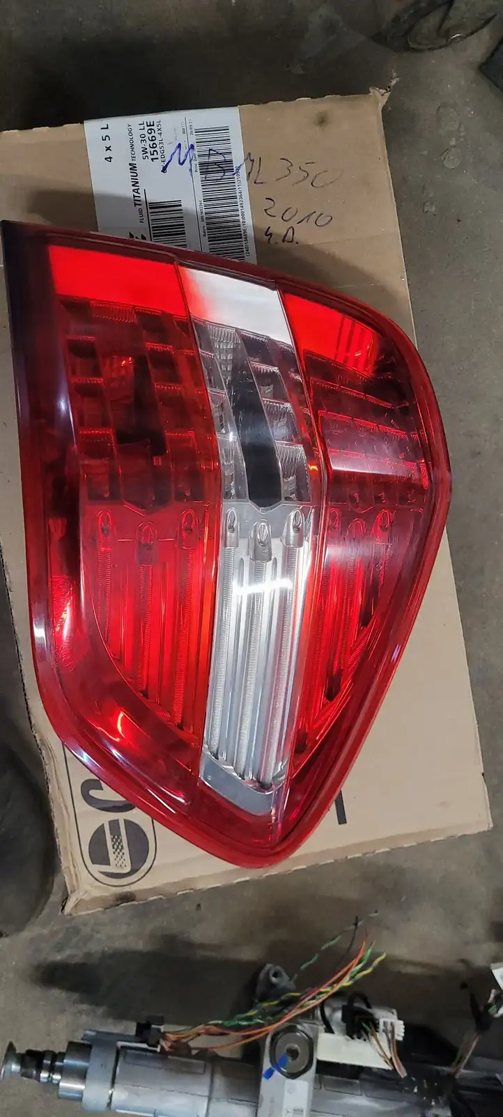 Mercedes-Benz ML W164 (2005 - 2011) A1649064300 Задний фонарь в кузове — фото 5