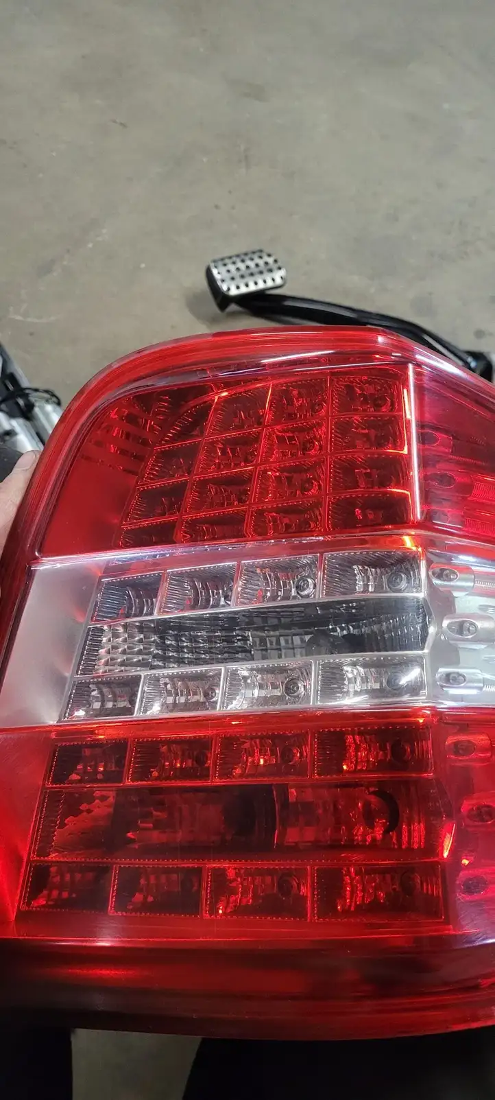 Mercedes-Benz ML W164 (2005 - 2011) A1649064300 Задний фонарь в кузове — фото 6