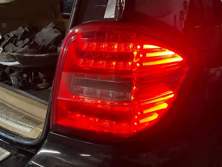 Mercedes-Benz ML W164 (2005 - 2011) A1649064300 Задний фонарь в кузове — фото 7