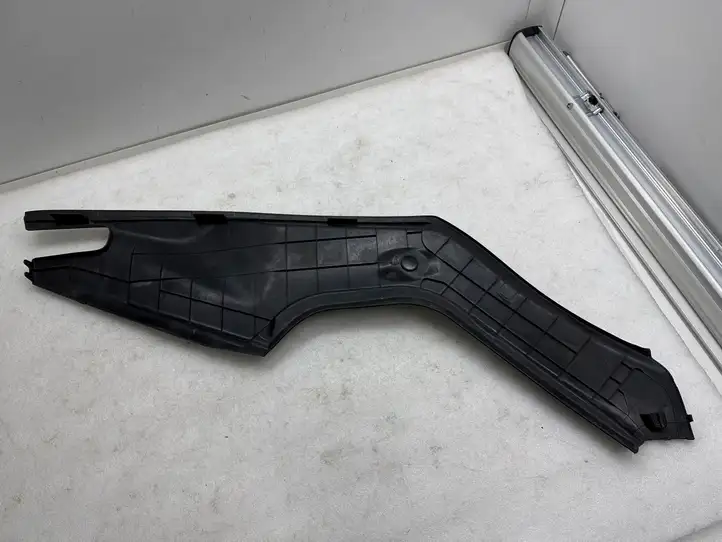 Tesla Model S (2012 - 2016) 100632800E Обшивка бардачка — фото 3