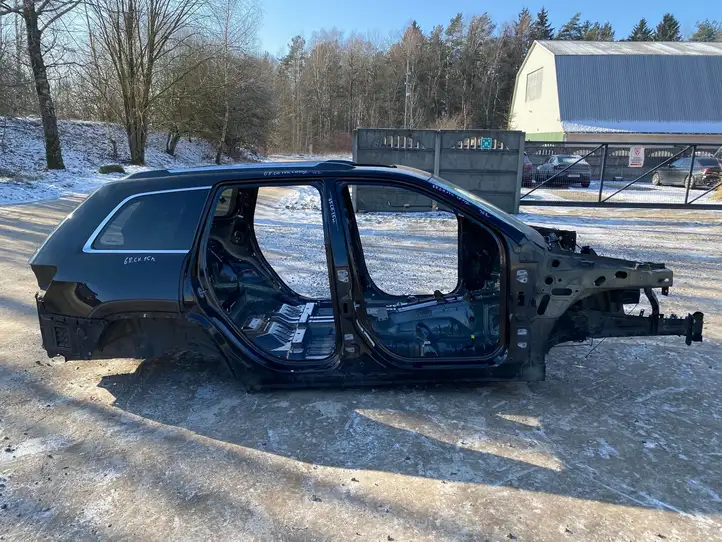 Jeep Grand Cherokee (2010 - 2021) Кузов — фото 15