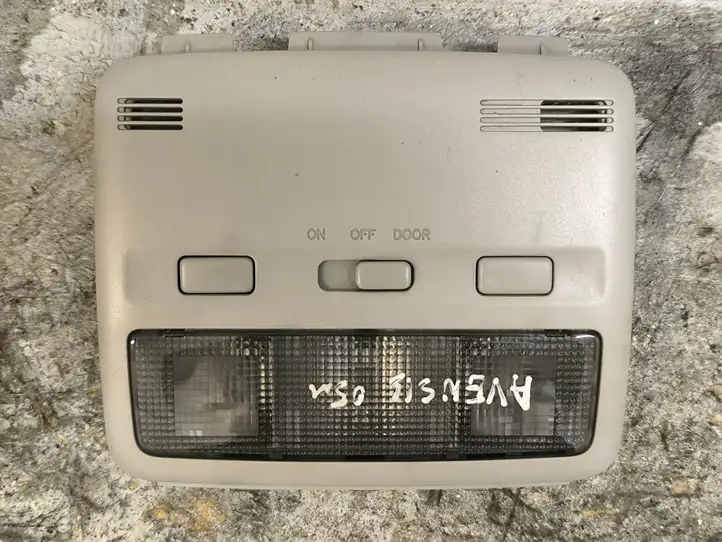 Toyota Avensis T250 (2003 - 2006) 8126305230 Передняя подсветка — фото 1