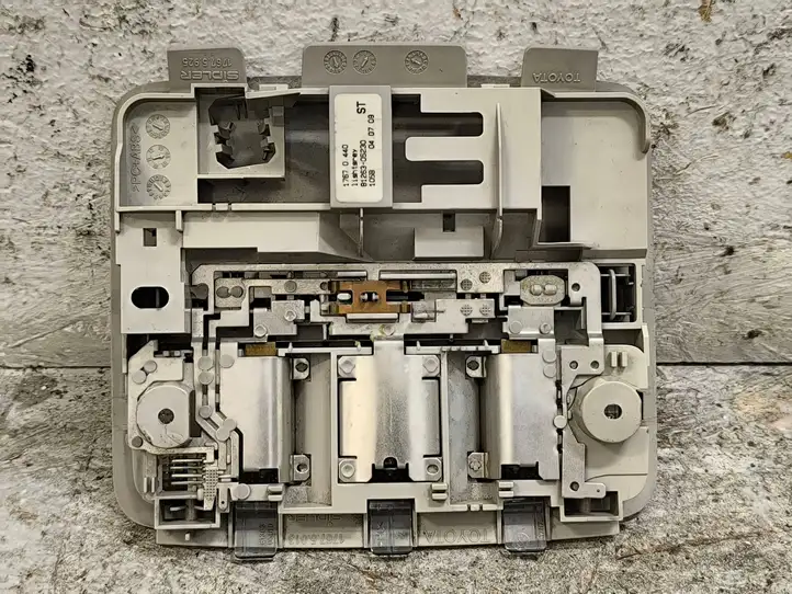 Toyota Avensis T250 (2003 - 2006) 8126305230 Передняя подсветка — фото 5