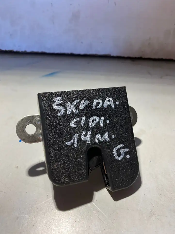 Skoda Citigo (2011 - 2017) 1S0827505D Замок крышки багажника — фото 2